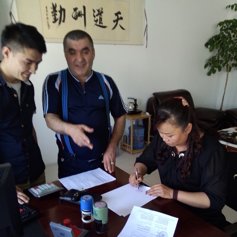 哈薩客戶簽約.jpg 哈薩客戶簽約.jpg